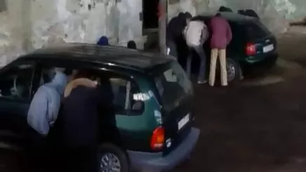 Cô gái tóc vàng bị đâm ở các vị trí khác phim sét tây nhau