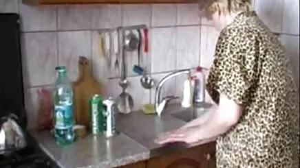 Adrian biết sét bố chồng nàng dâu làm thế nào để đưa một khó khăn lớn âm hộ nhỏ của mình!