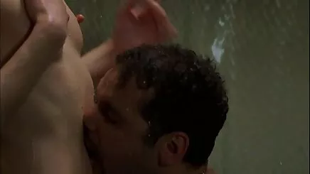 Cherry, phim sét si thủ dâm trên một tấm đệm lò xo