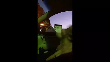 Bé gái tóc Vàng Lỉnh đàn video phim sét Ông