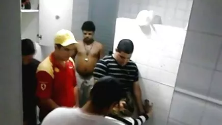 Chơi phim sét xy trên các bãi biển,
